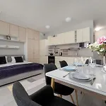 Charming With Balcony In Wroclaw's Nadodrze By Renters Apartamento Breslavia