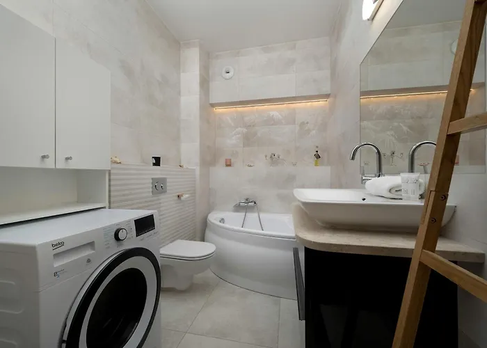 Charming With Balcony In Wroclaw's Nadodrze By Renters Διαμέρισμα