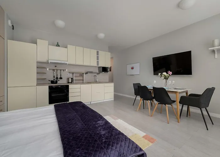 Charming With Balcony In Wroclaw's Nadodrze By Renters Διαμέρισμα *