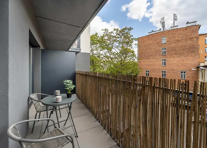 Διαμέρισμα Charming With Balcony In Wroclaw's Nadodrze By Renters Βρότσλαβ