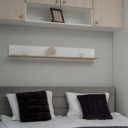 Charming With Balcony In Wroclaw's Nadodrze By Renters Apartamento *